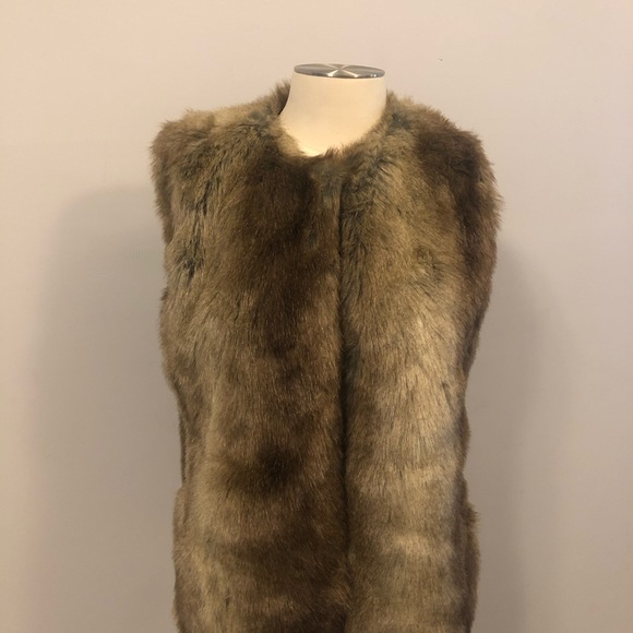 Zara faux fur vest - Picture 2 of 8